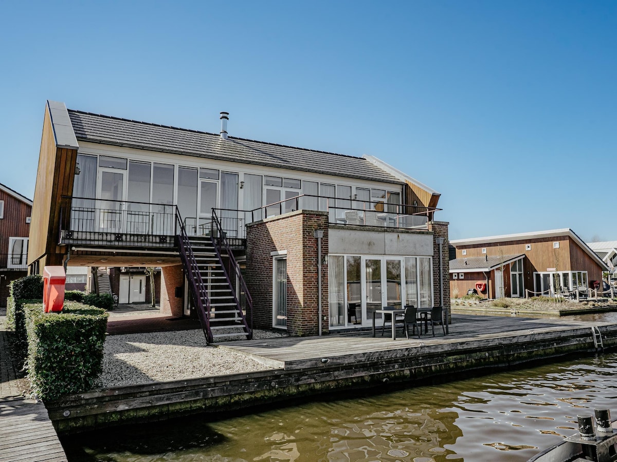 Stijlvol appartement aan het water in Uitgeest in Uitgeest