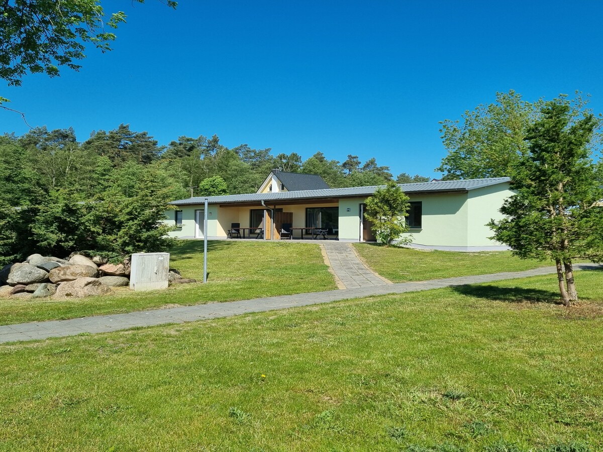 Aan het meer: Moderne bungalow in Klein Labenz voor 4 personen · 50 m² in Klein Labenz