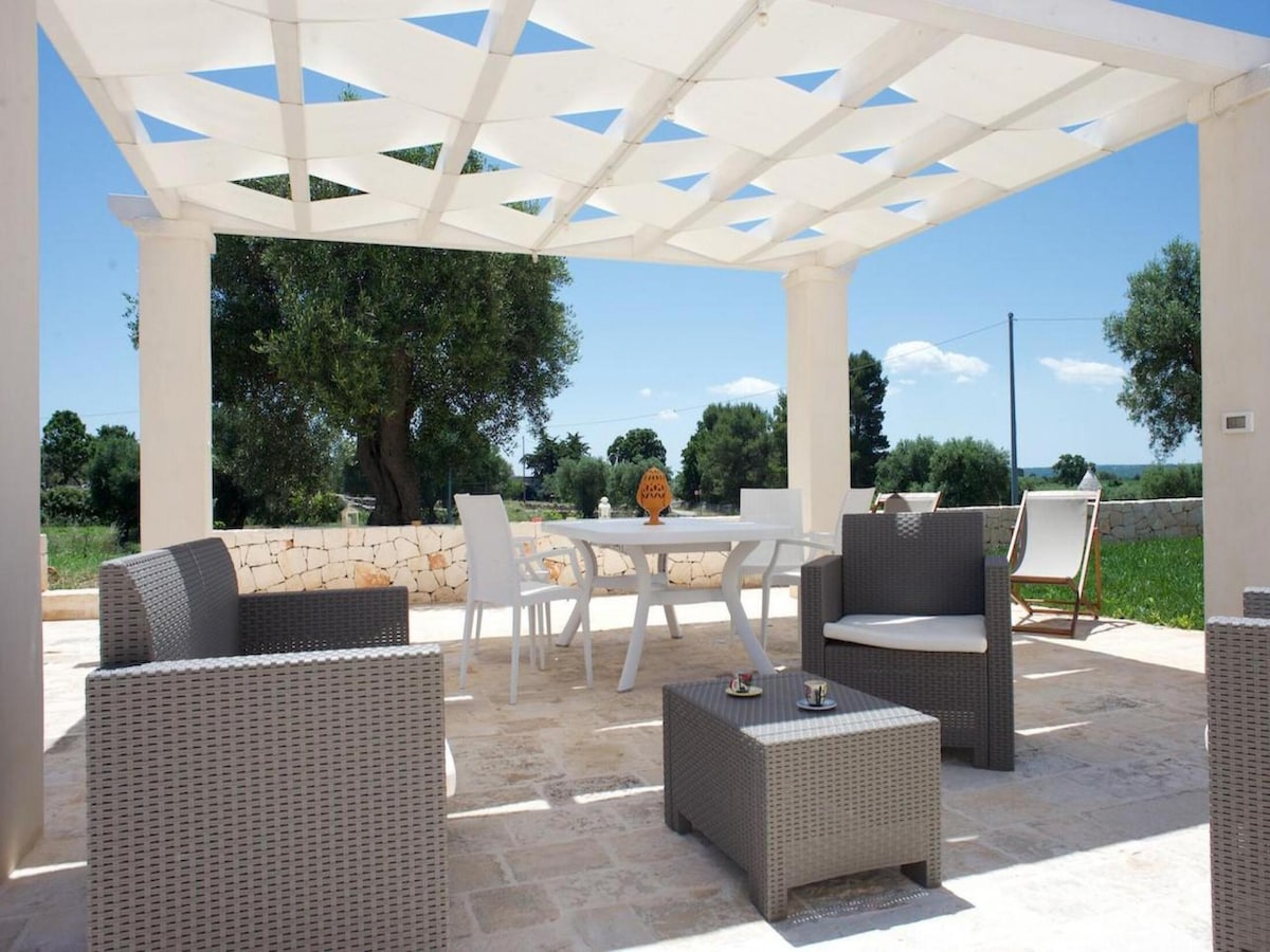 Stijlvol vakantiehuis met authentieke trullo in Cisternino in Cisternino