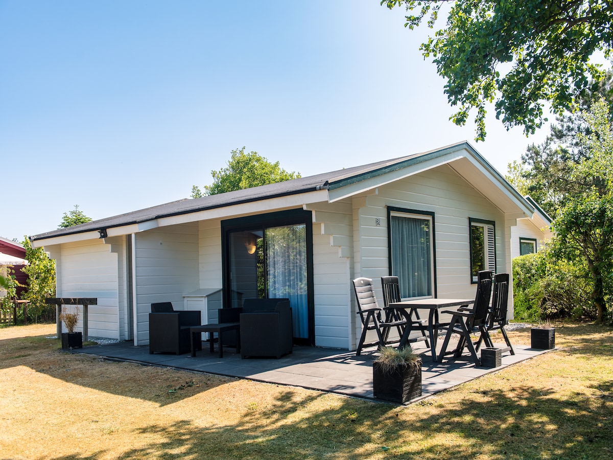 Gezellige houten bungalow voor 4 personen in Hollum in Hollum