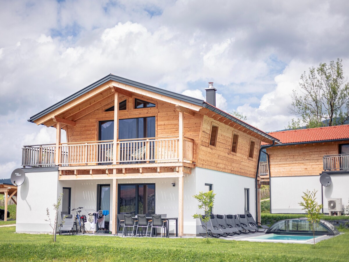 8-persoons chalet in Inzell met privézwembad aan de piste