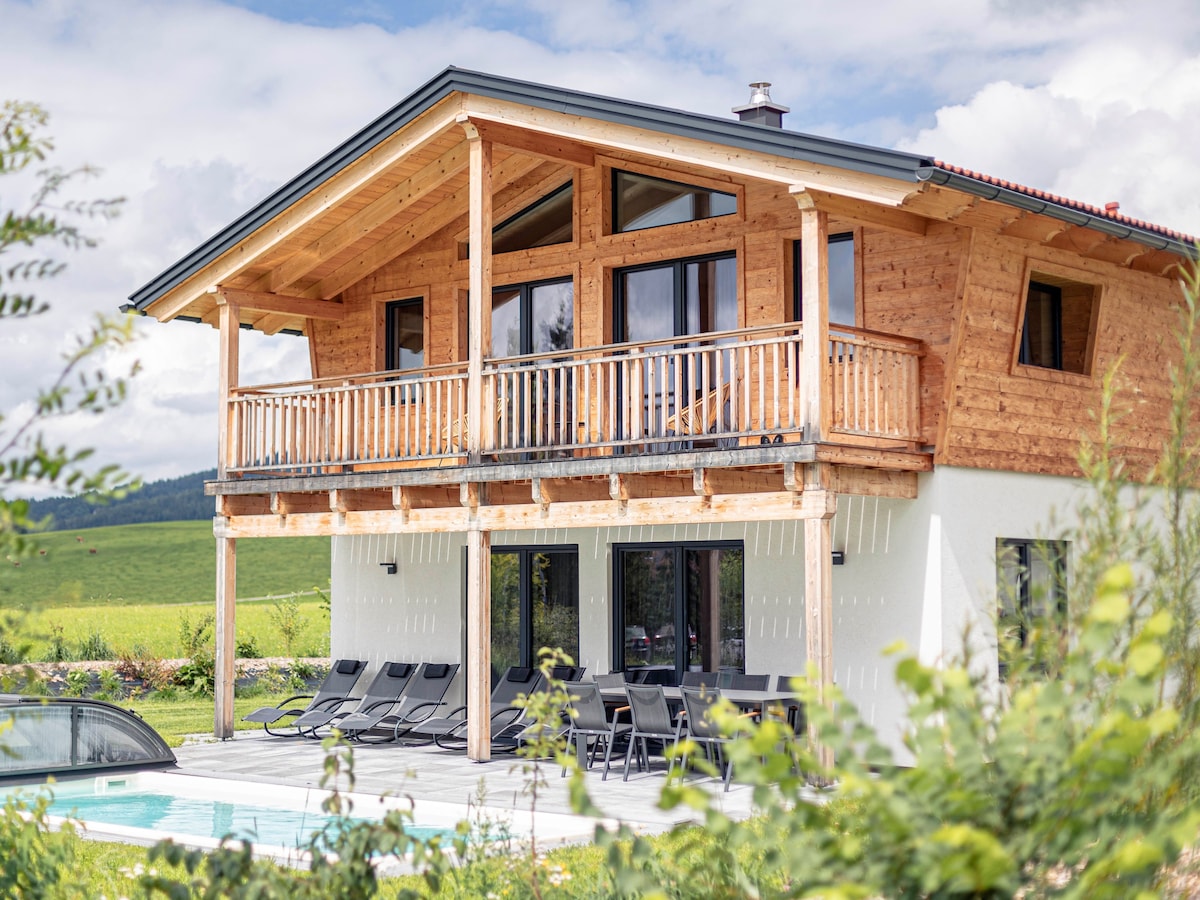 Chalet met privézwembad aan de piste in Inzell