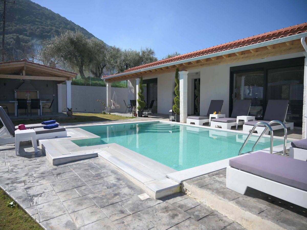 Privézwembad en luxe in Diamond Luxury Villa in Kato Spileo