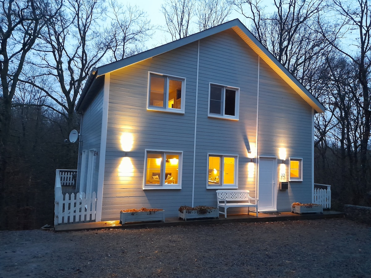 9-persoons chalet met recreatieruimte in Durbuy