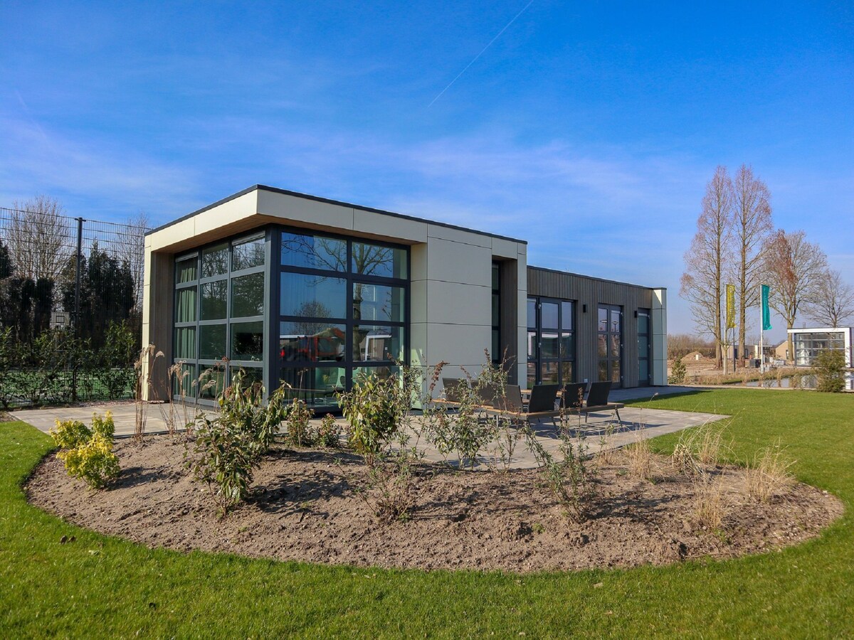 Modern vakantiehuis Cube Exclusif 4 in Olburgen in Olburgen