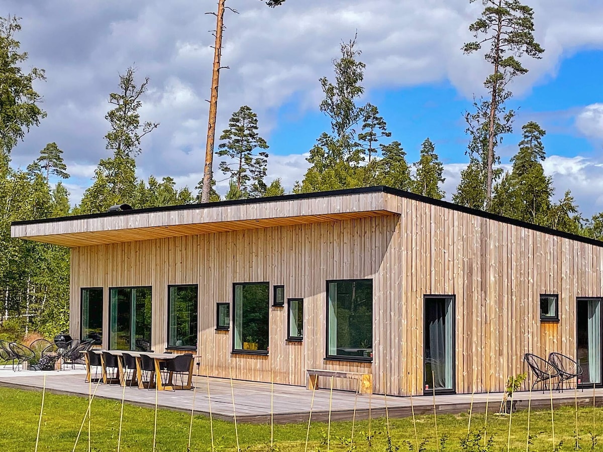 8-persoons vakantiehuis aan het meer in Håcksvik