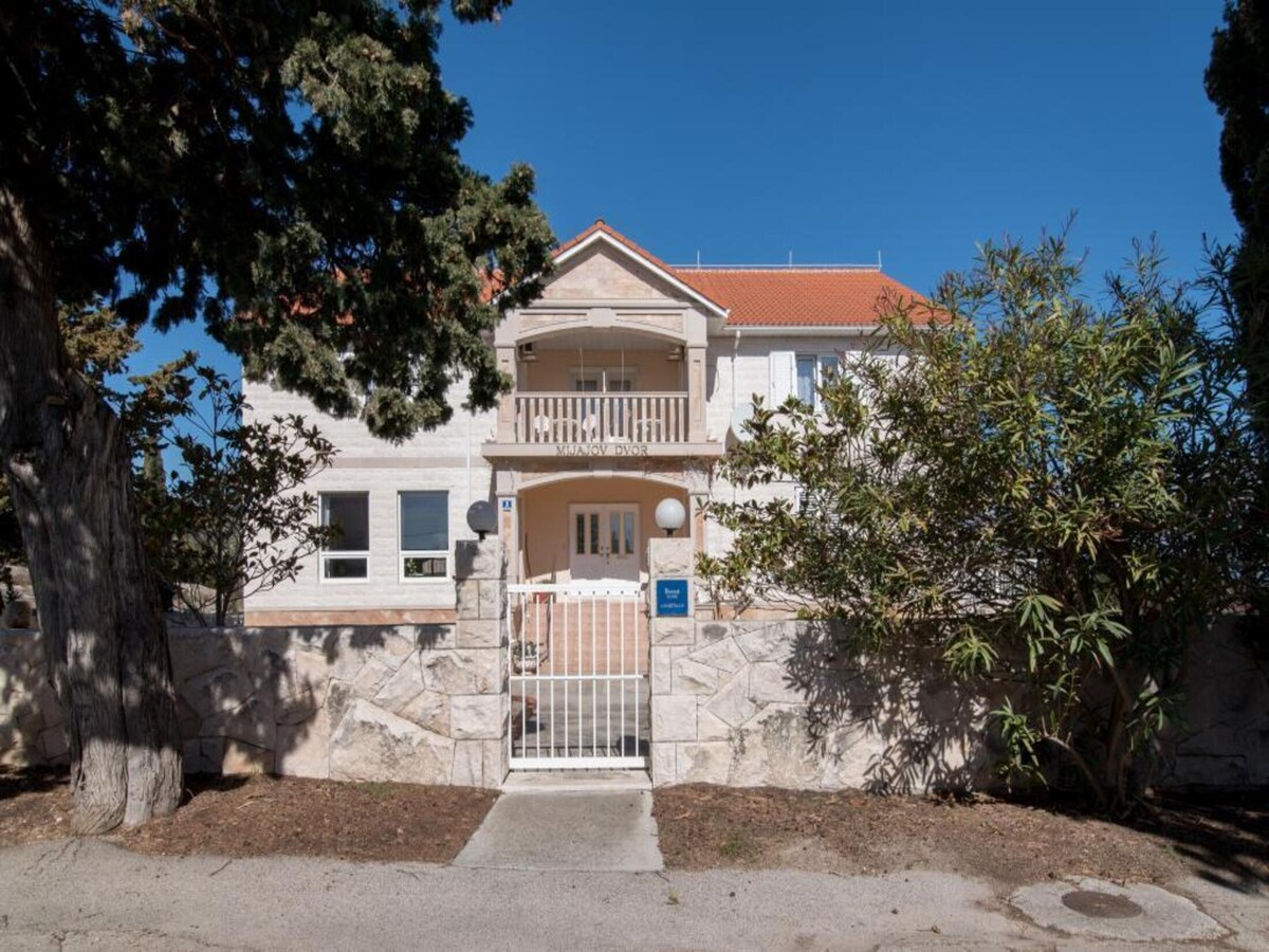 4-persoons appartement in Sumartin op 400 meter van het strand in Sumartin