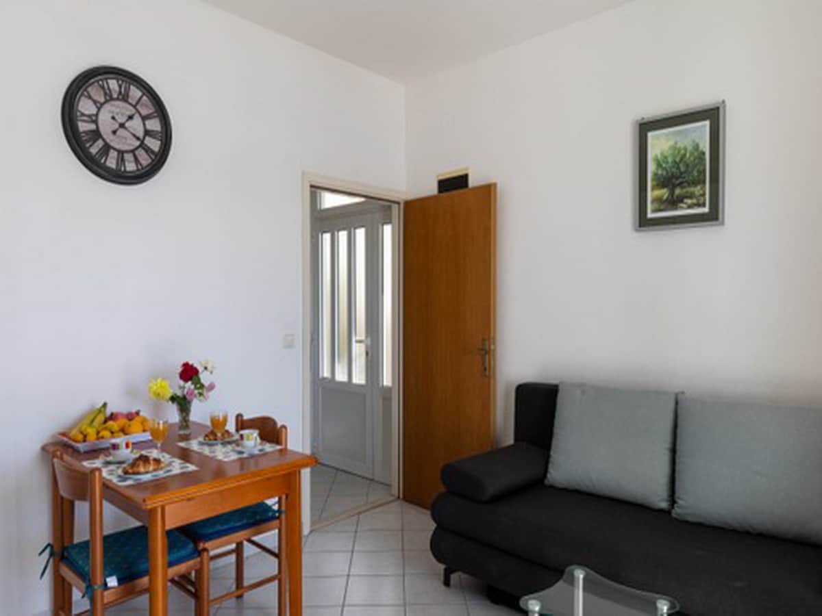 Appartement met zeezicht en terras in rustige baai van Molunat in Molunat