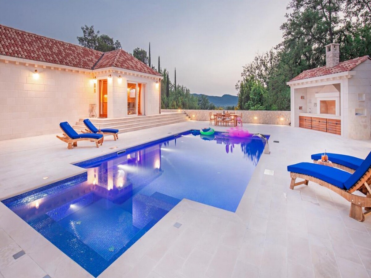 6-persoons villa met privézwembad in Gruda in Gruda