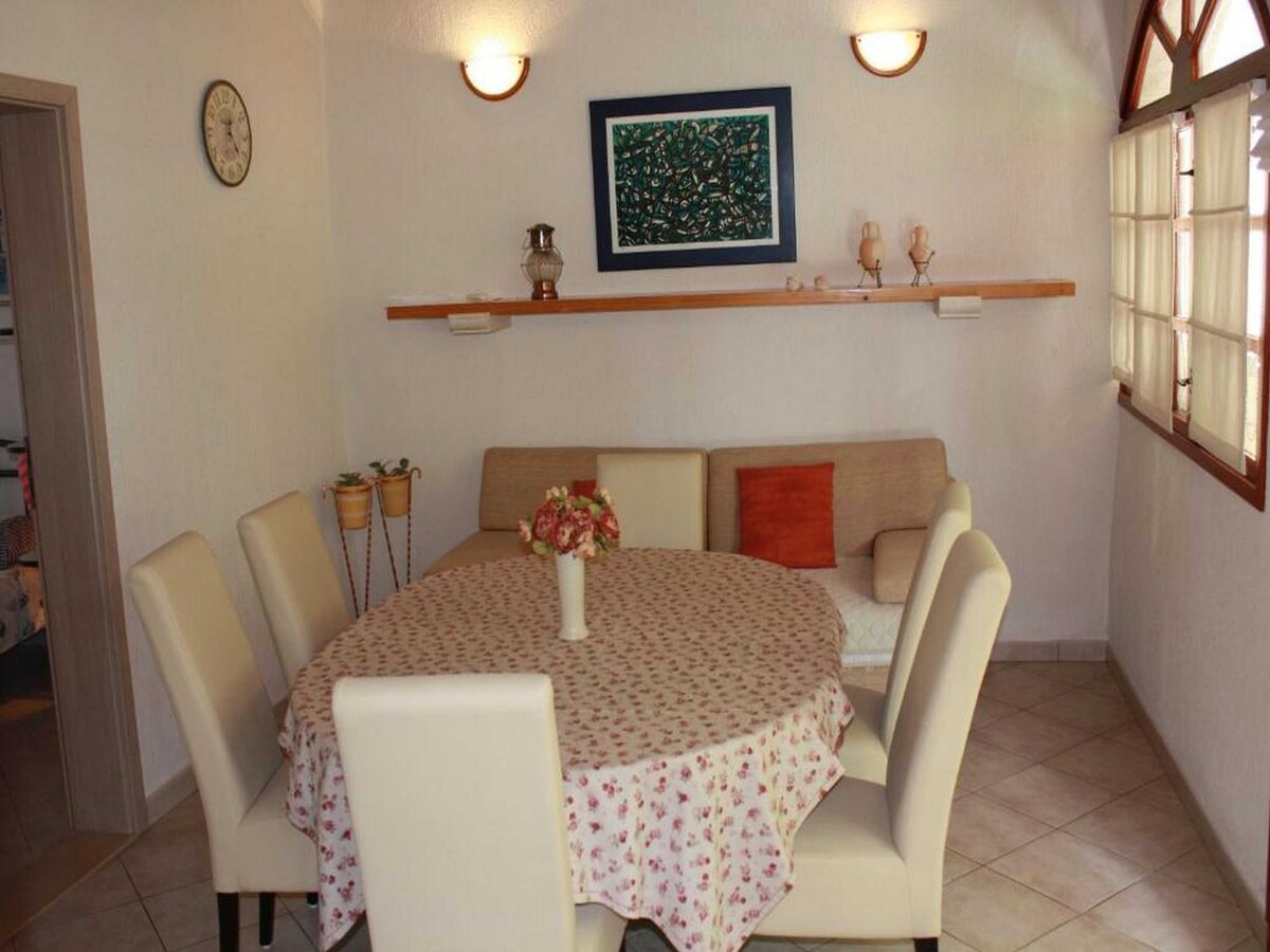 Aan het strand: Ruim appartement in Bol voor 5 personen in Bol