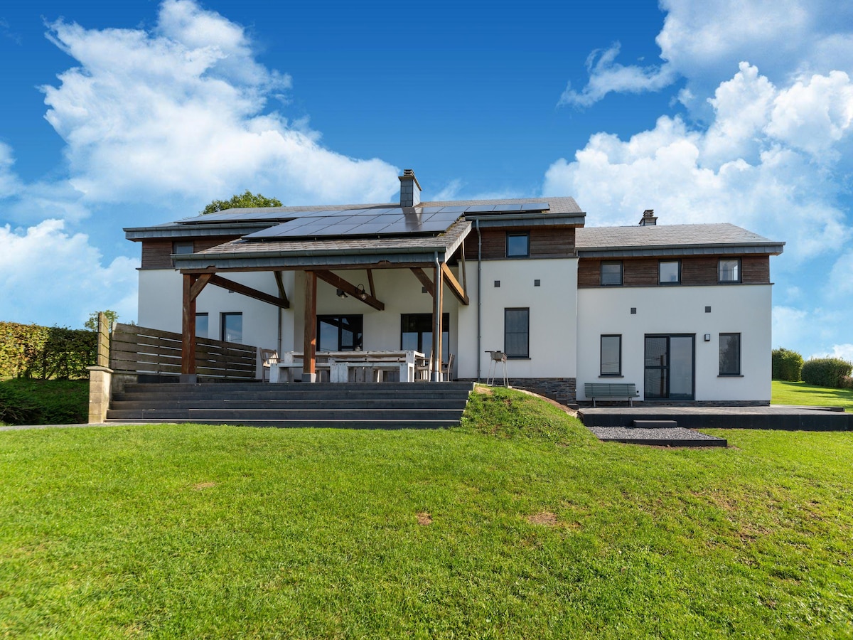 Ruim vakantiehuis Le Sommet de Mont in Houffalize voor 32 personen in Houffalize