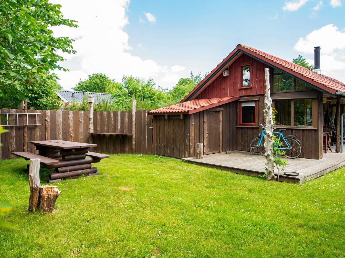 Gezellig houten vakantiehuis bij de rivier in Hovborg in Hovborg