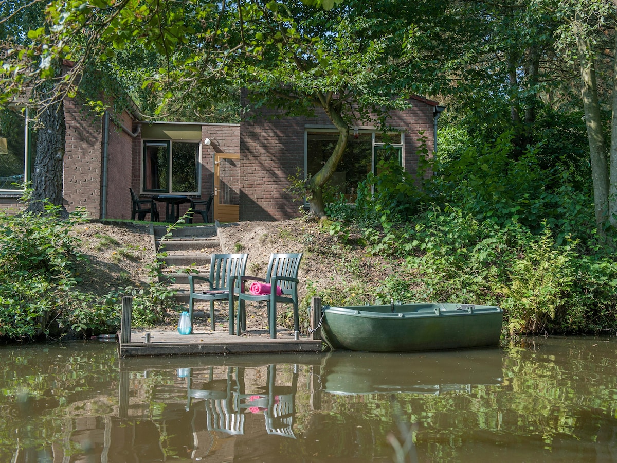 Gerenoveerde bungalow aan het water in Weert · 4 pers. in Weert