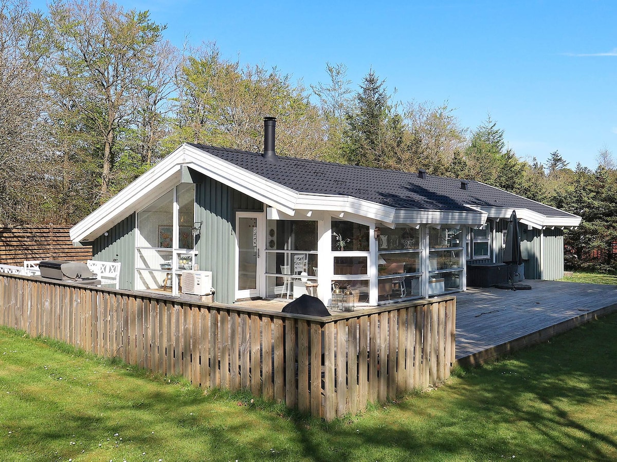 8-persoons vakantiehuis in Hals op 650 m van zee met pool en sauna in Hals