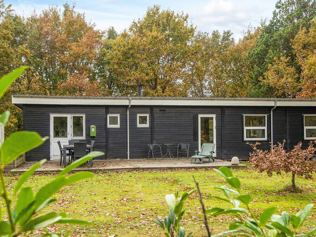 6-persoons vakantiehuis in Ørsted op 300 meter van de zee in Ørsted