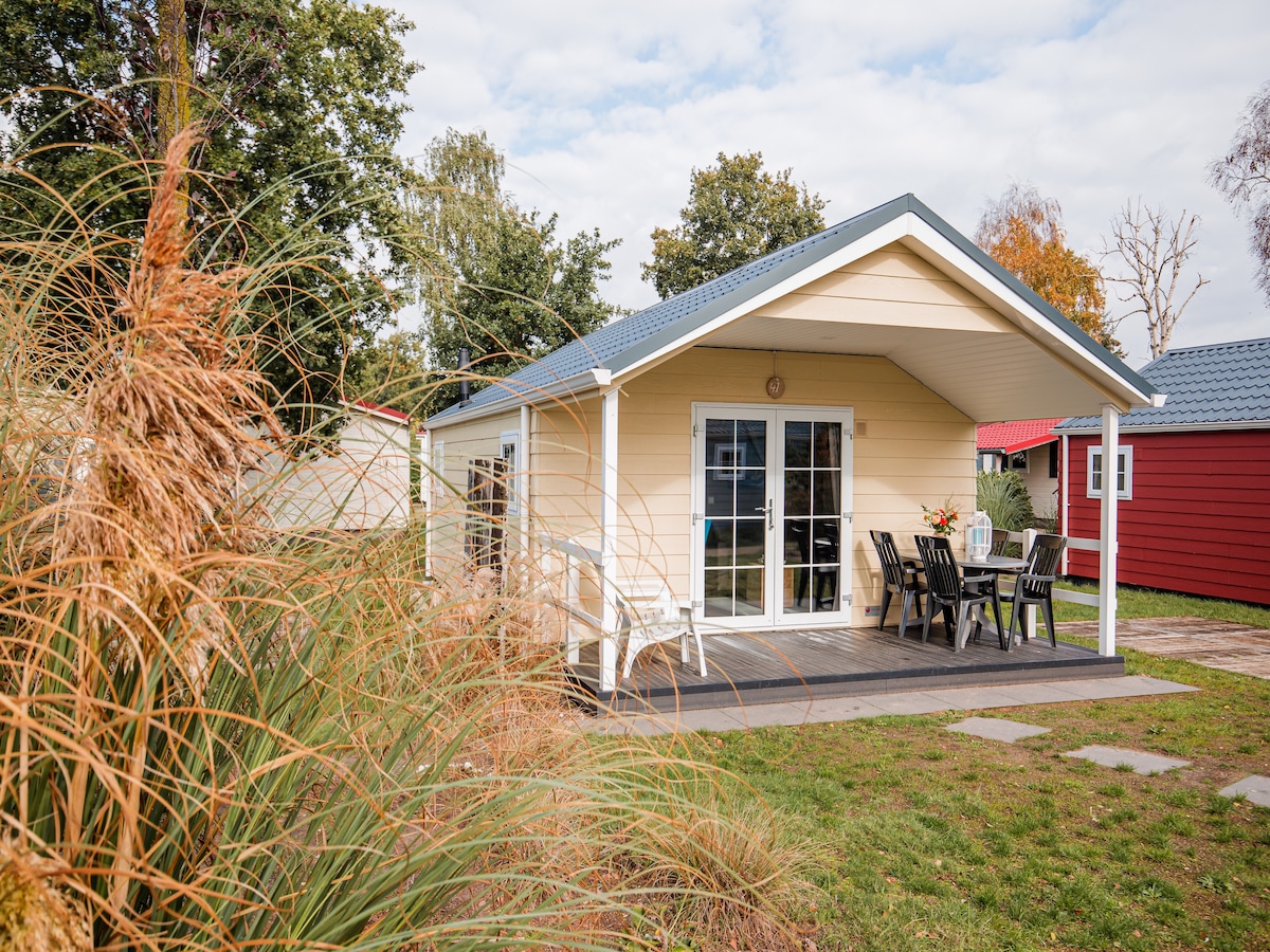 Gezellig chalet voor 4 personen op Vakantiepark Leukermeer in Well in Well