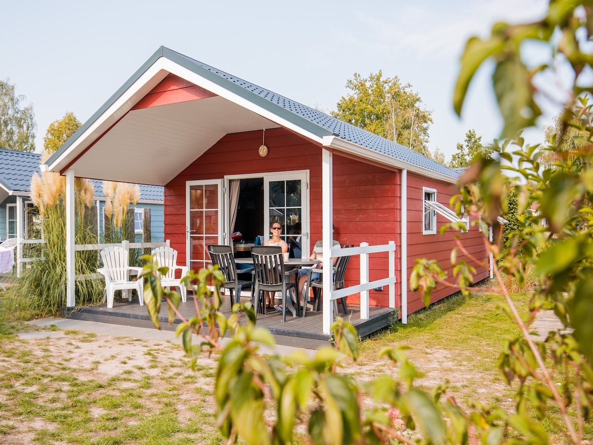 Gezellig chalet voor 6 personen nabij Leukermeer in Well in Well