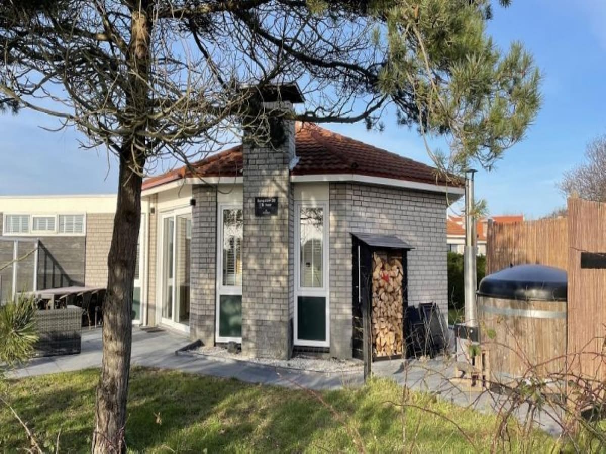 Wellness vakantiehuis in Hollum direct aan de golfbaan in Hollum