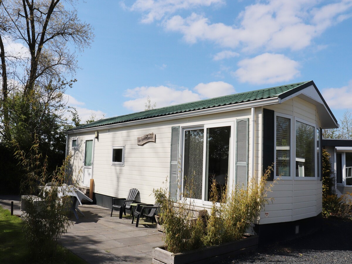 Licht landhuis De Lanterfanter in watersportdorp Grou in Grou