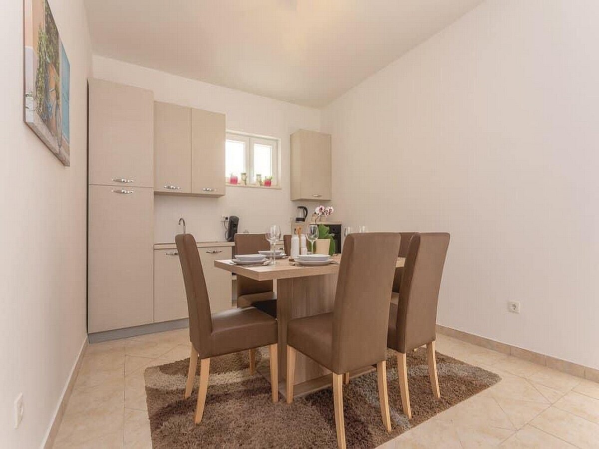 Privézwembad en rust in Apartment Niko in Šibenik in Šibenik