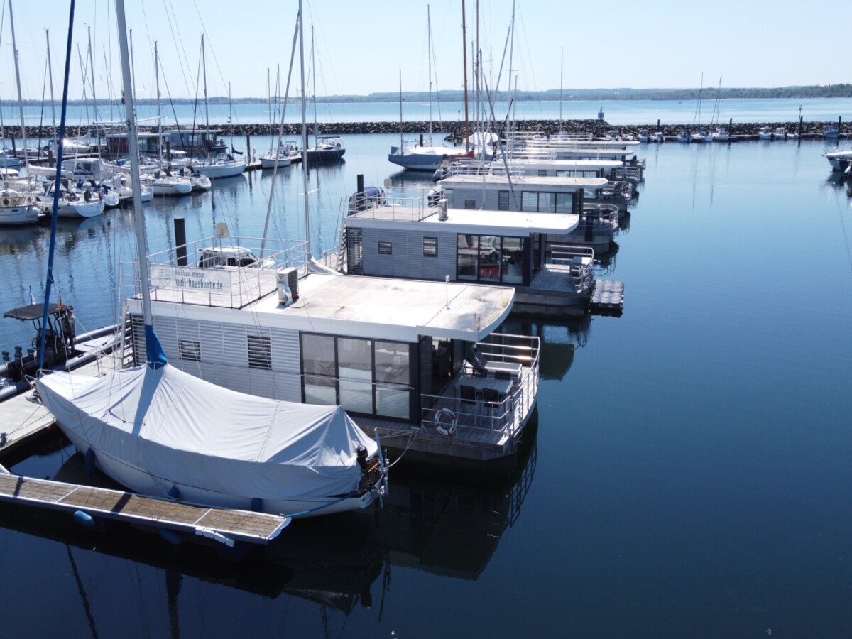 Aan zee: Unieke woonboot voor 4 personen in Boltenhagen · 44 m² in Boltenhagen