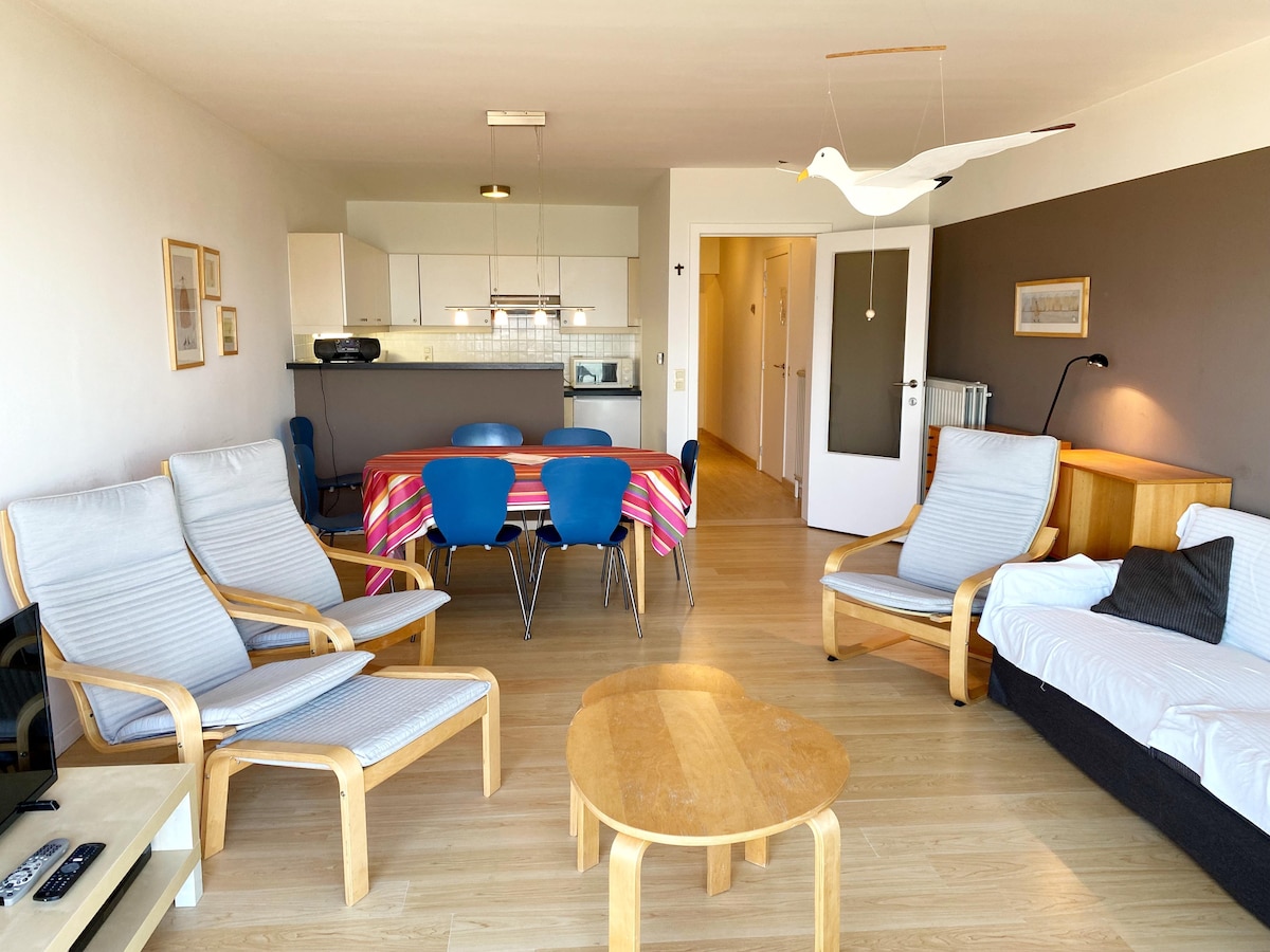 Licht appartement aan de zeewering in Nieuwpoort voor 5 personen in Nieuwpoort