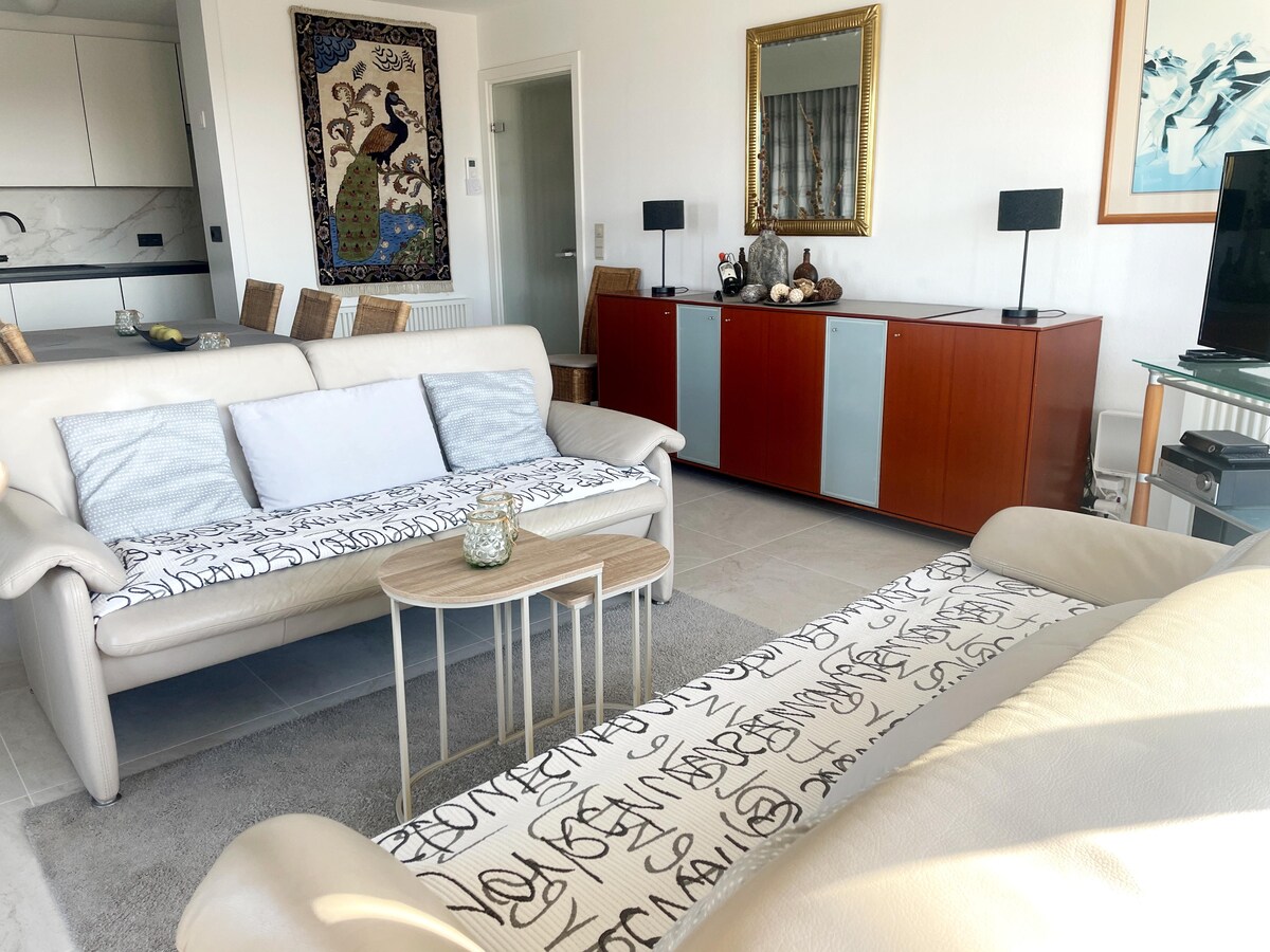 Ruim hoekappartement in Nieuwpoort met uitzicht op zee in Nieuwpoort