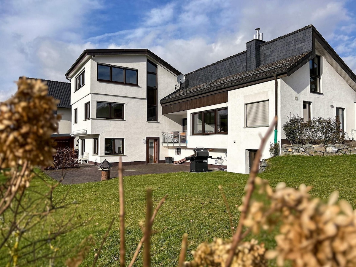Ruim vakantiehuis in Meschede voor 8 personen met panoramisch uitzicht in Meschede