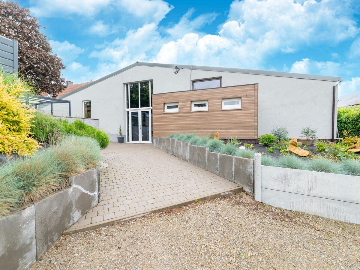 Gite à la ferme avec Piscine intérrieur sauna et bains à remous