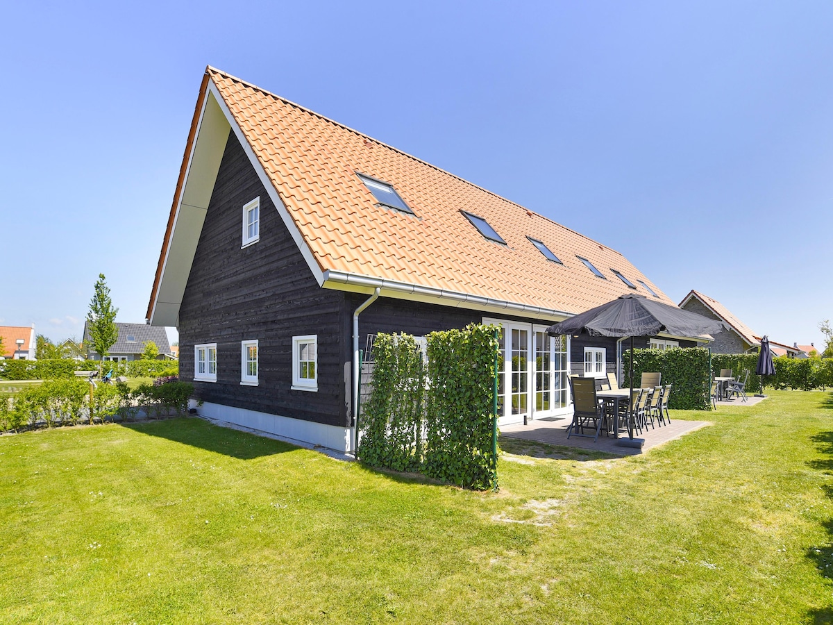 Op 700 m van zee: luxe vakantiehuis voor 10 personen in Nieuwvliet in Nederland