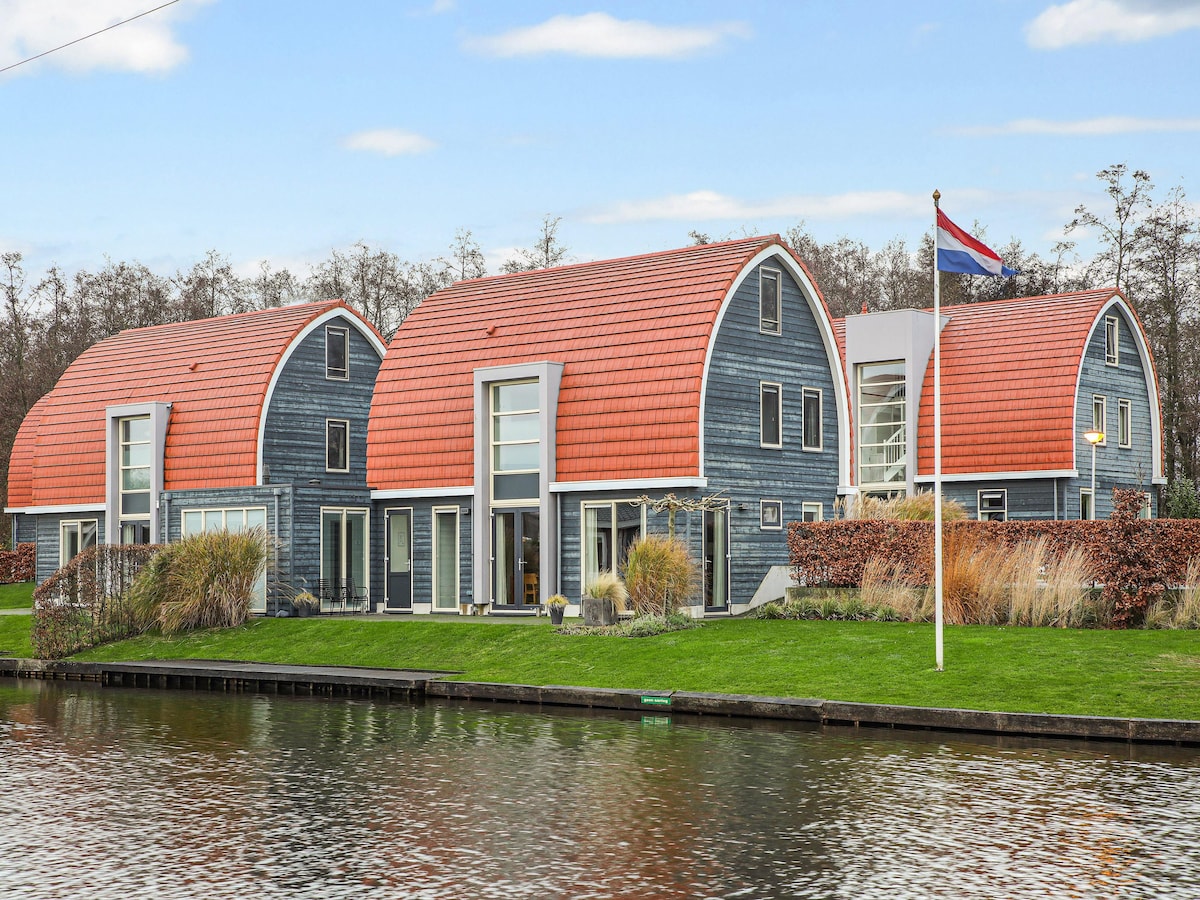 Op 500 m van het meer: luxe vakantiehuis met privézwembad in Midlaren in Midlaren