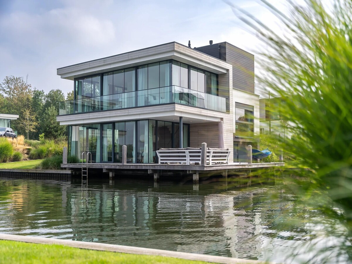 Luxe designvilla aan het Veerse Meer in Arnemuiden in Arnemuiden