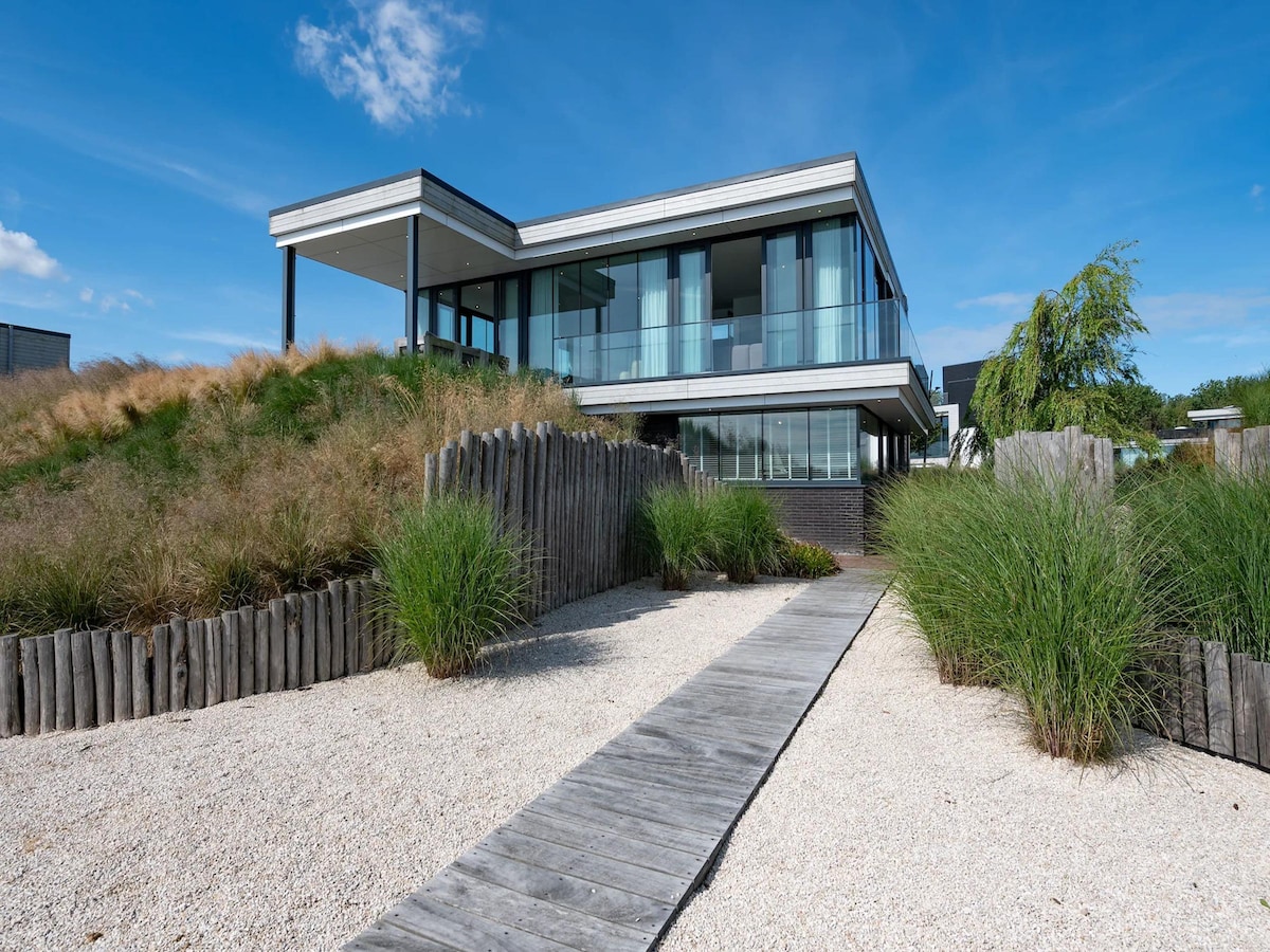 Luxe villa aan het water in Arnemuiden voor 8 personen in Arnemuiden