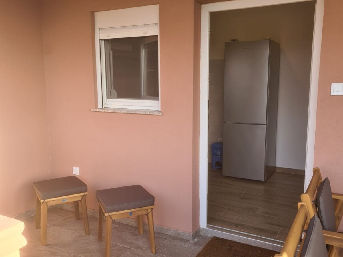 Licht appartement met terras in Vrsi voor 4 personen in Vrsi