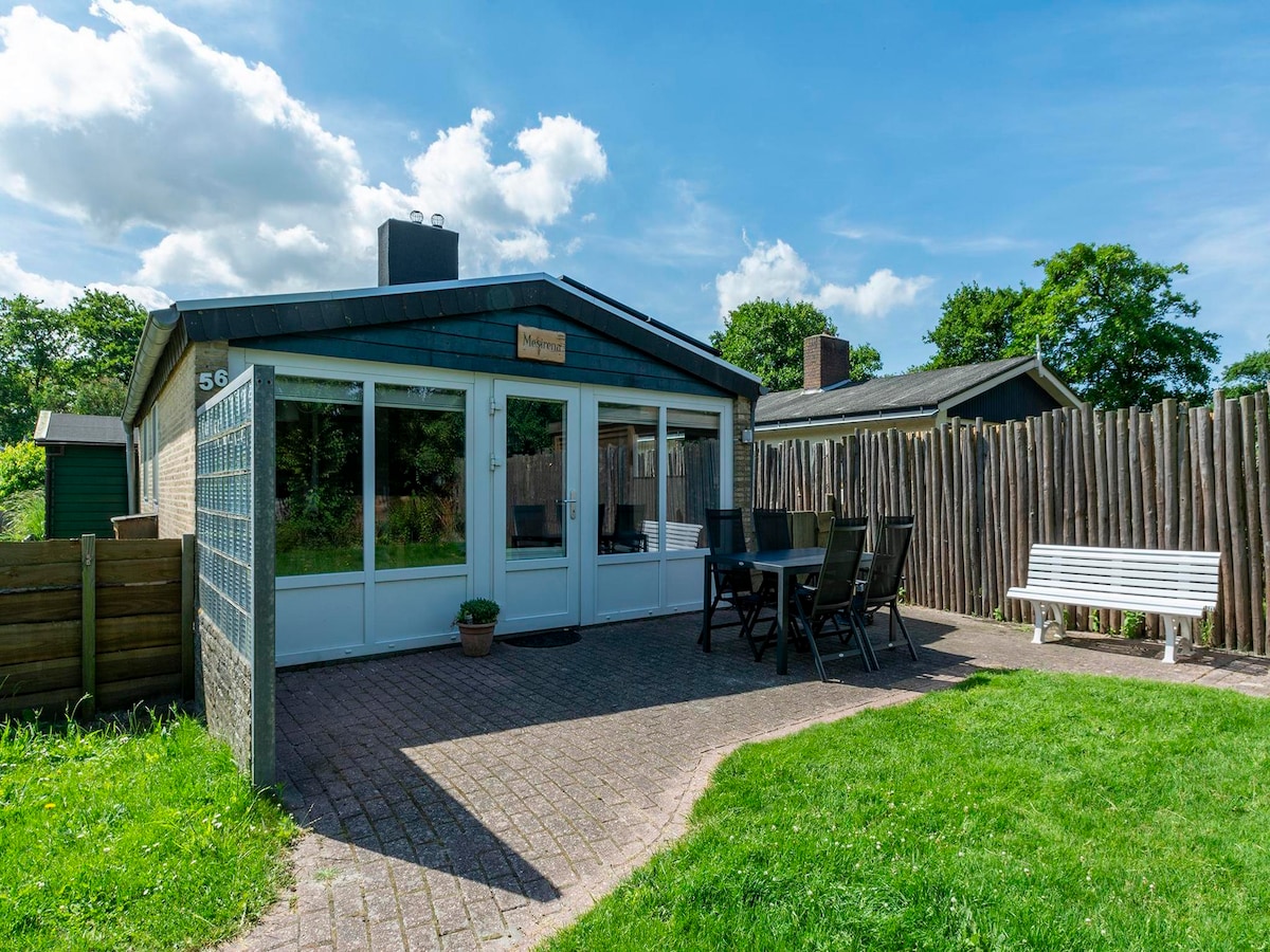 Energiezuinige vakantiebungalow met omheinde tuin in autovrij park Callantsoog