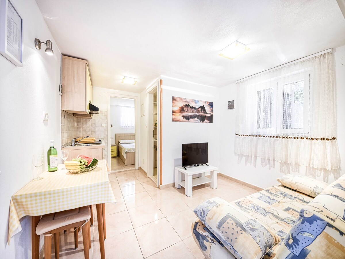 3-persoons appartement aan het strand in Povlja in Povlja