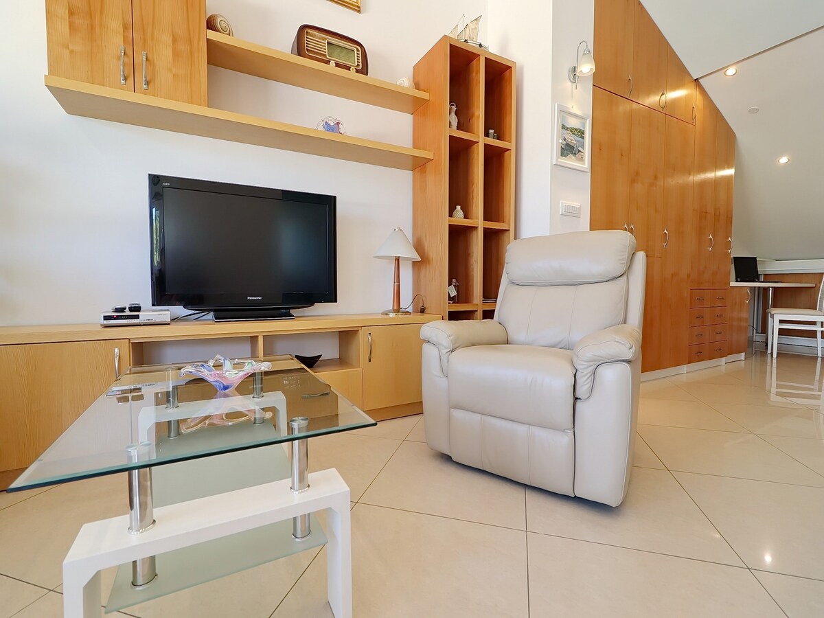 Comfortabel appartement met zeezicht in de baai van Vrbovica, Korčula in Korčula