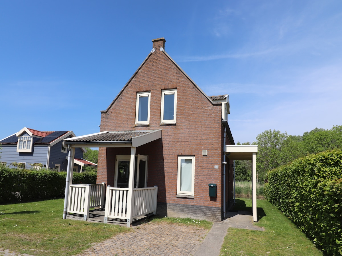 Ruim vakantiehuis aan het water in Simonshaven voor 6 personen in Simonshaven
