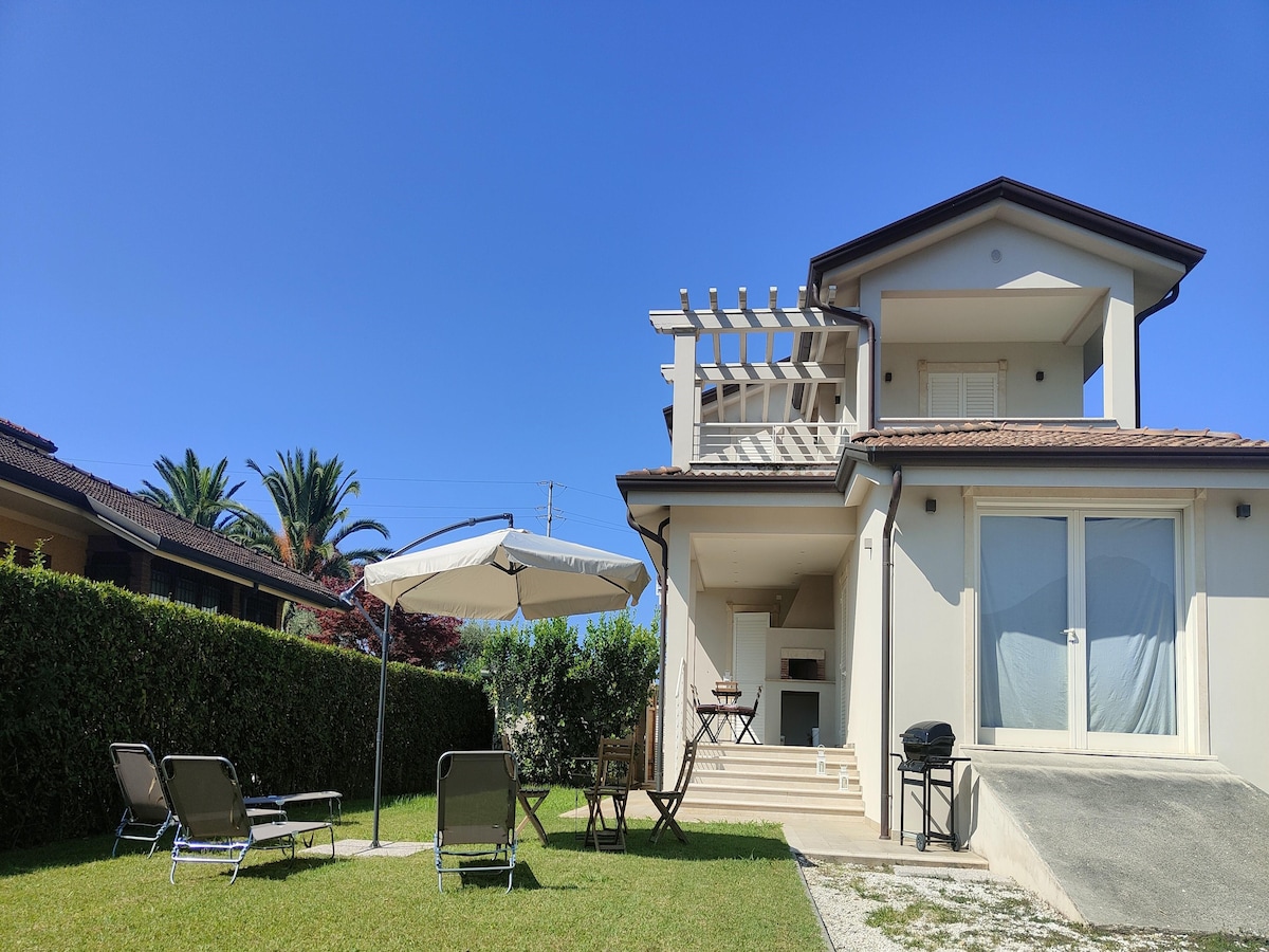 Modern vakantiehuis Casa Simone in Lido di Camaiore voor 5 personen in Lido di Camaiore