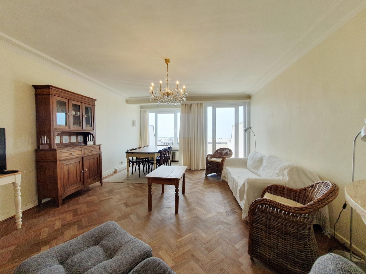 Luxe appartement La Plage 3 in Oostende met frontaal zeezicht in OSTEND