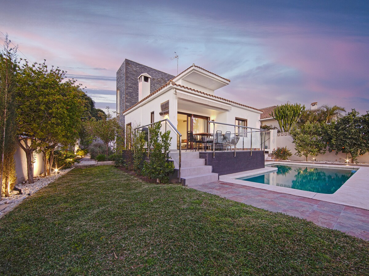 Villa met privézwembad in Marbella op 300m van het strand in Marbella