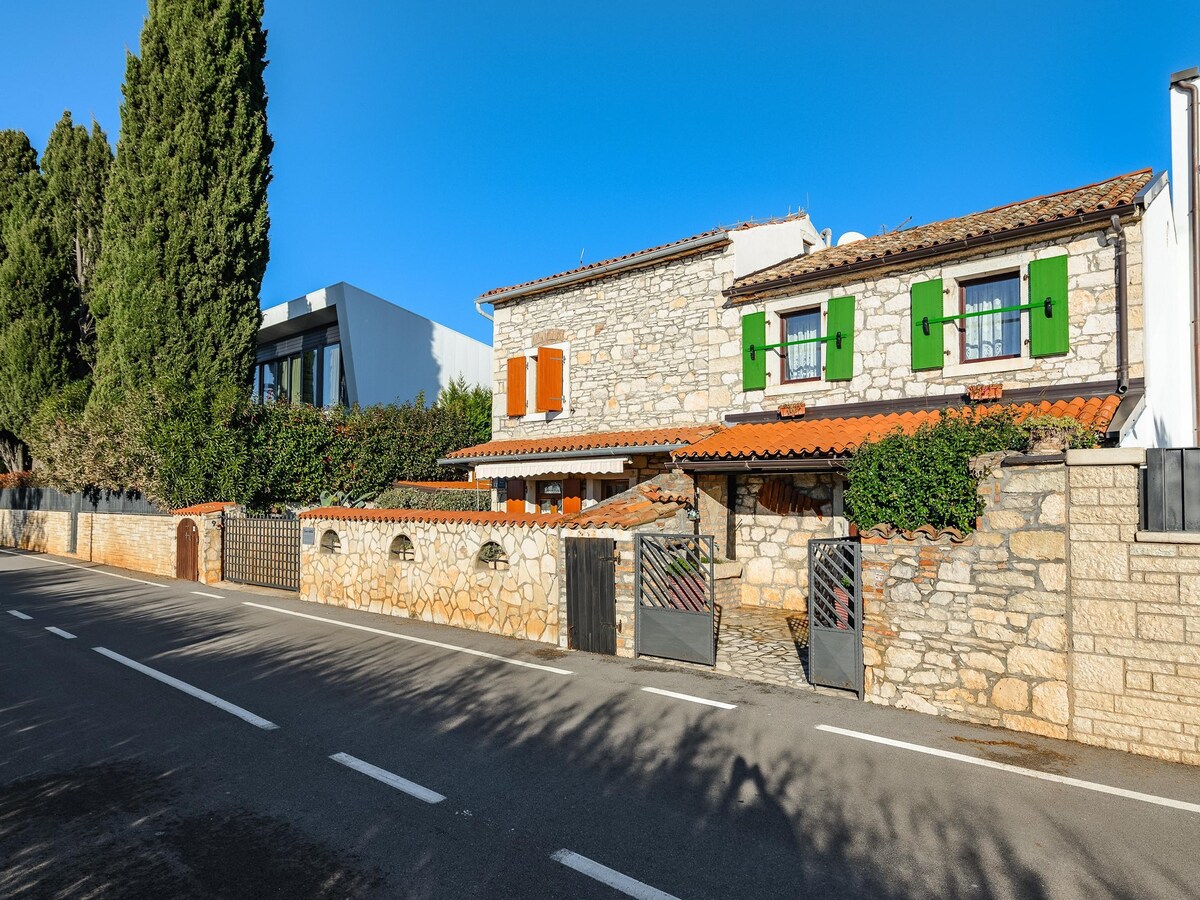 Aan het strand: Smaakvol vakantiehuis Casa Cittar in Porec in Poreč