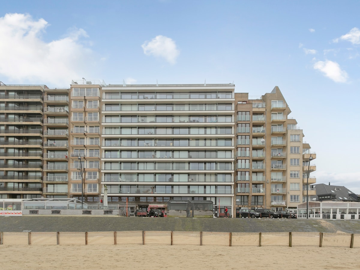 Gerenoveerd appartement met zeezicht in Blankenberge in Blankenberge
