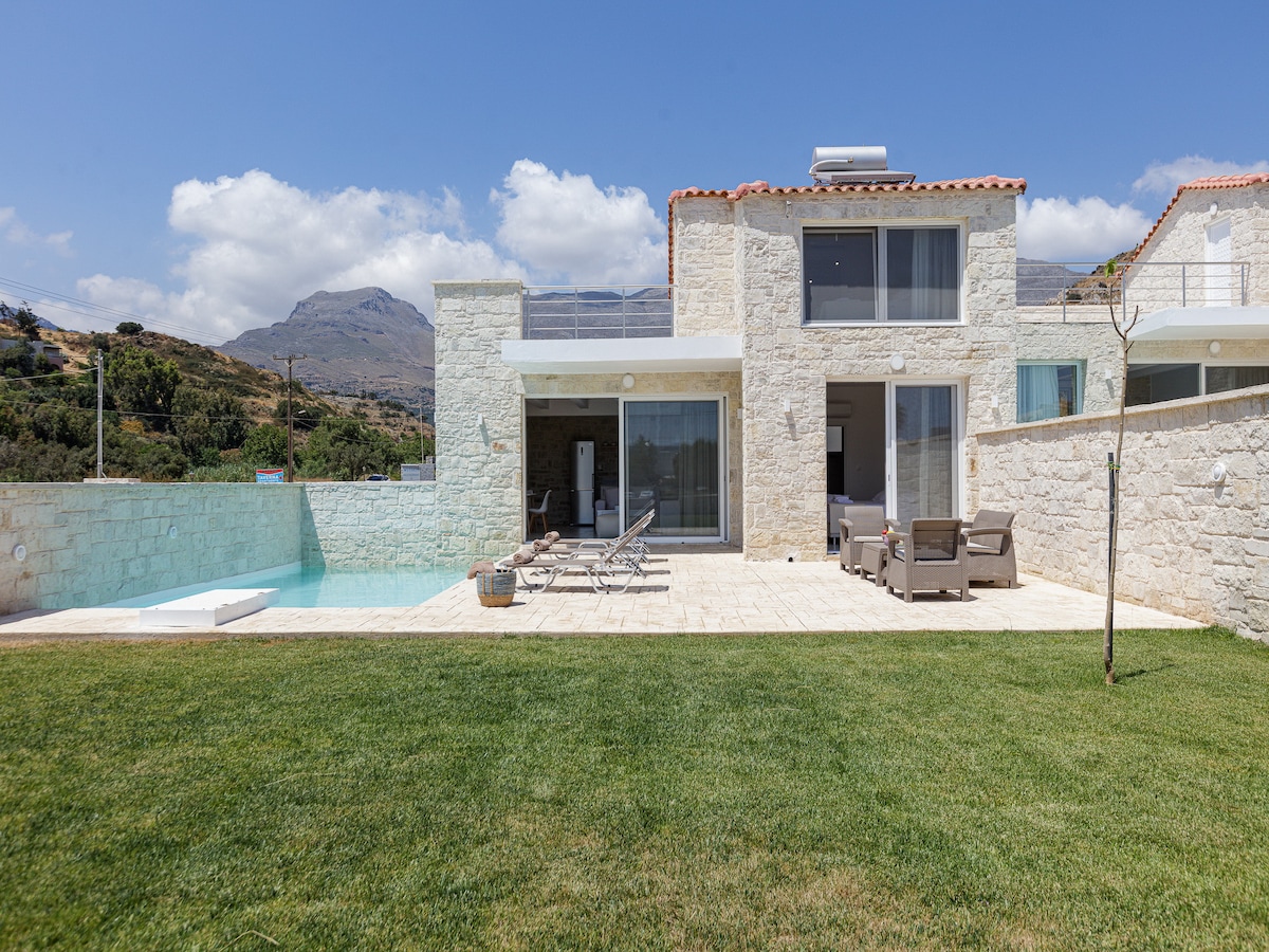 4-persoons villa met privézwembad direct aan het strand in Damnoni · 4 pers. in Damnoni