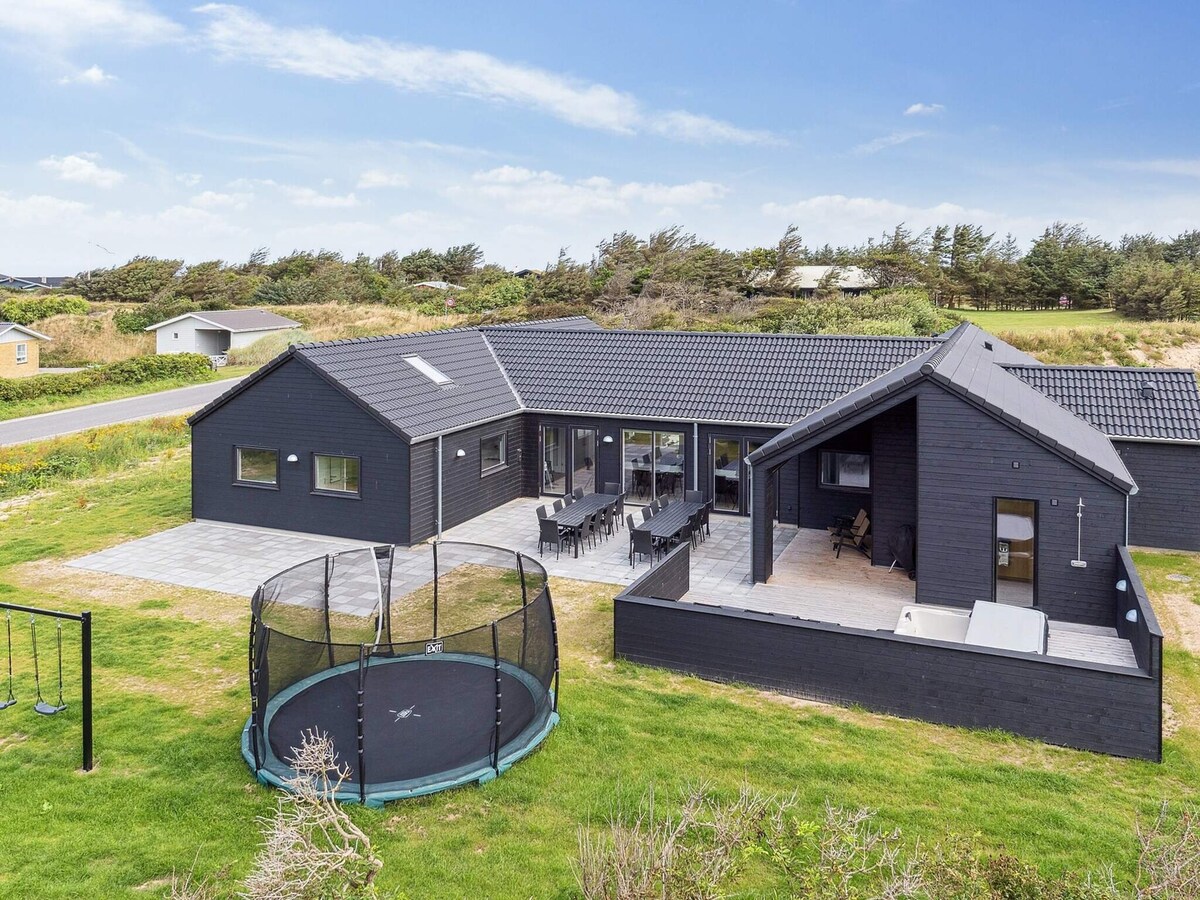 Aan zee: Ruim vakantiehuis in Løkken voor 20 personen · 267 m² in Løkken