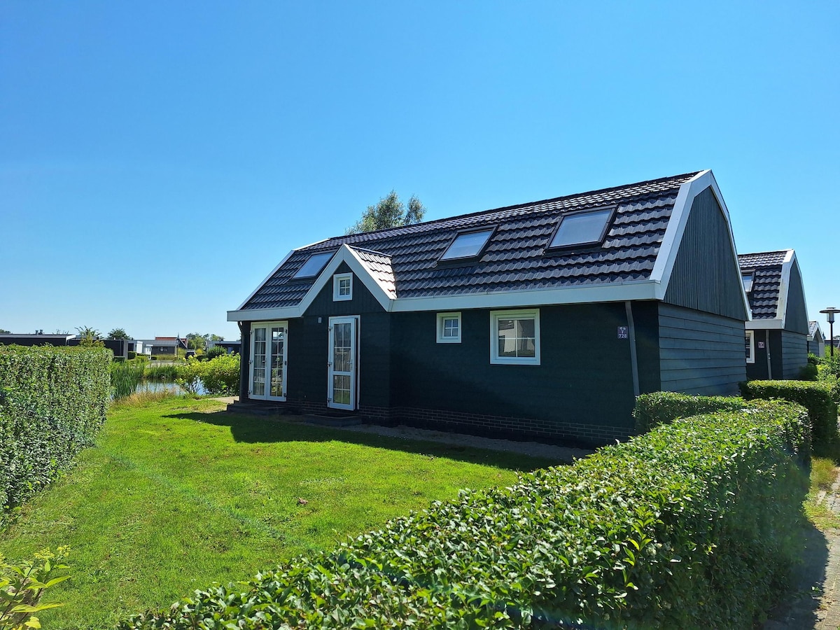 Ruime Tulpenhof Villa in West-Graftdijk voor 10 personen in West-Graftdijk