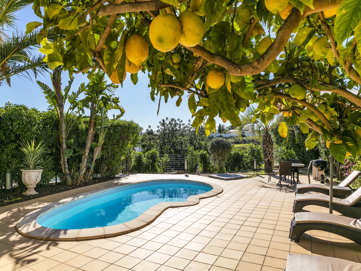 Vakantiehuis in Carvoeiro: op 50 m van de golfbaan met privézwembad