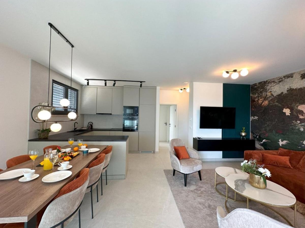 4-persoons modern appartement aan het strand in Kozino in Kožino