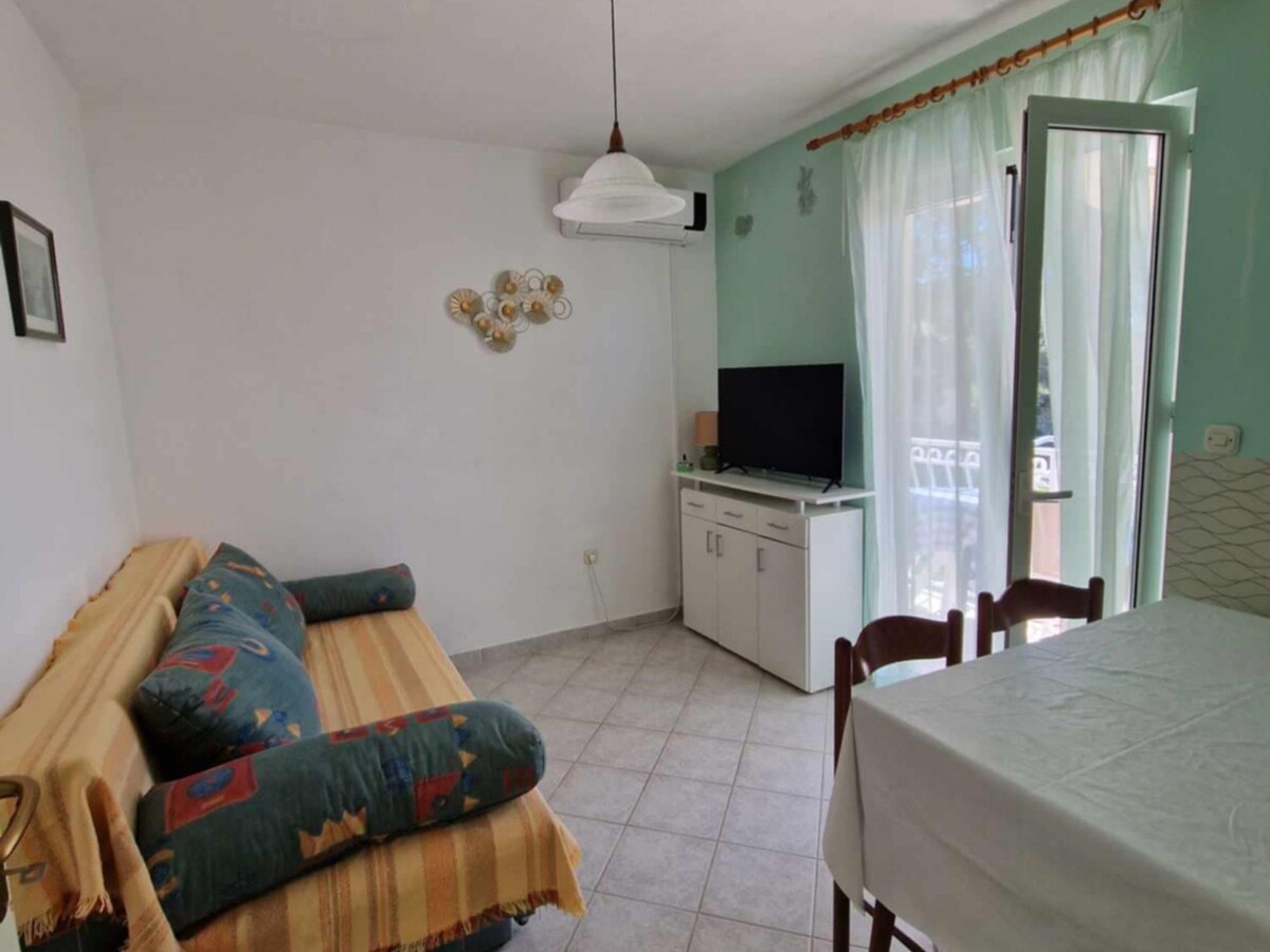 2-persoons appartement in Srima op 300 meter van het strand · 2 pers. in Srima