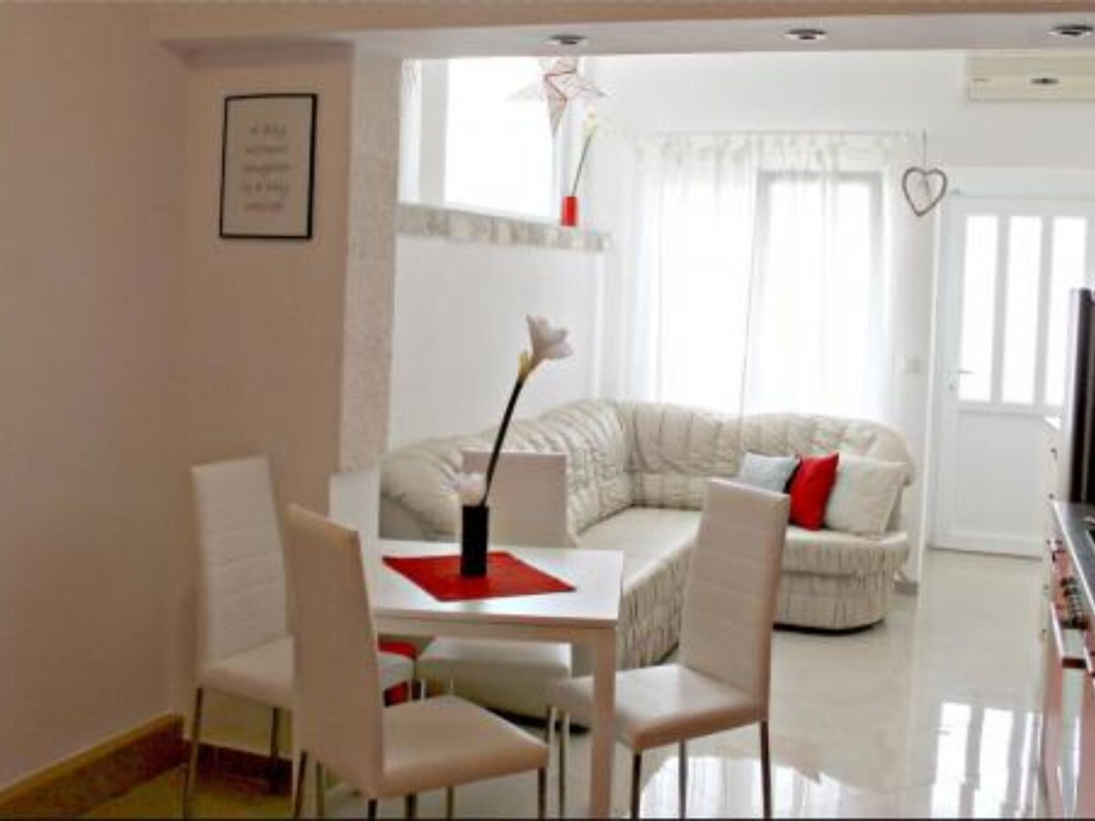 3-persoons appartement aan zee in Podgora met zeezicht in Podgora